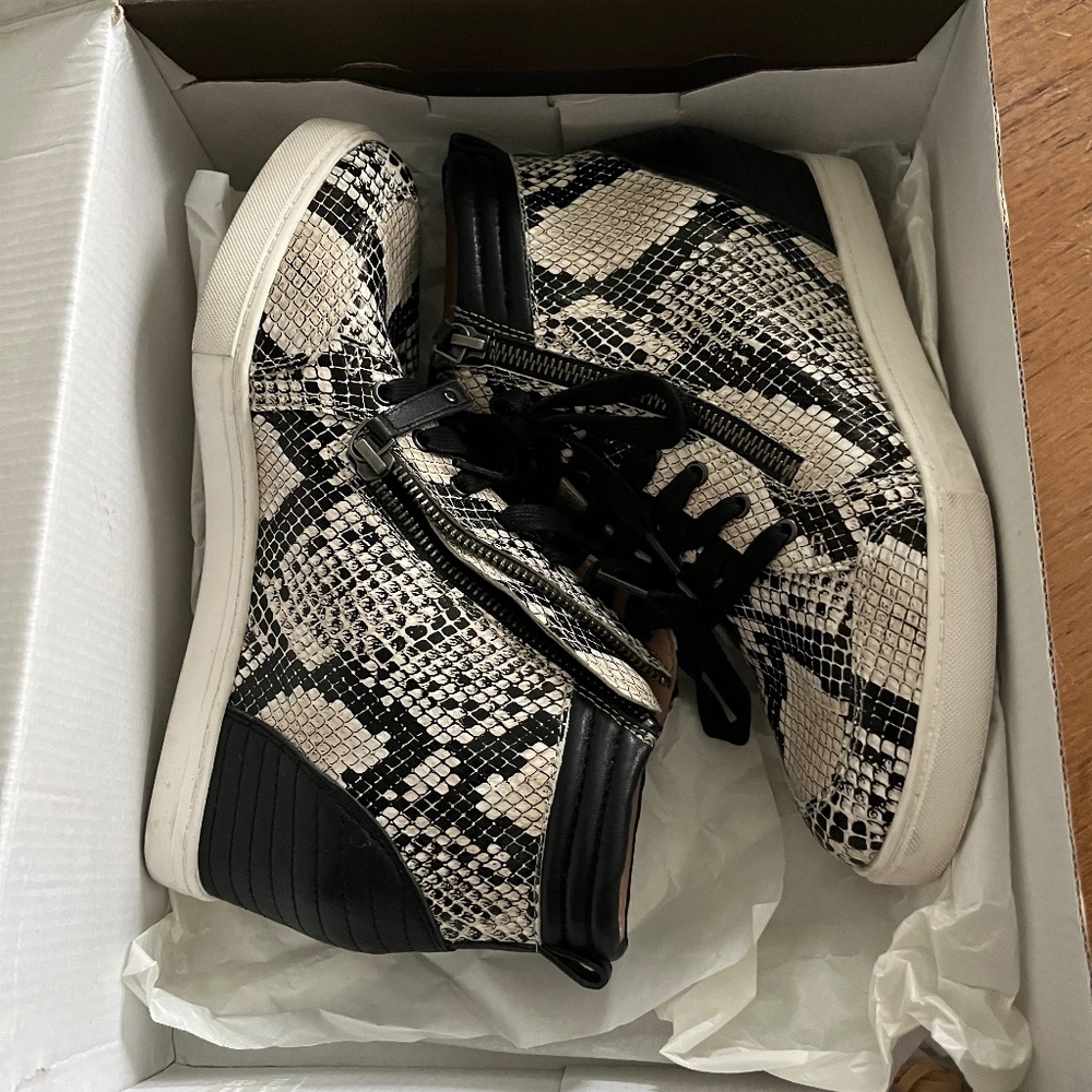 Linda Paolo Niya Wedge Sneaker In Cream Snake Print Leather